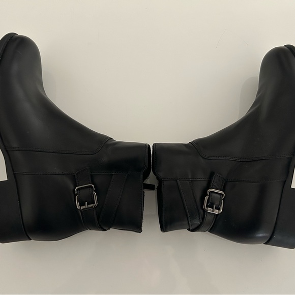 La Canadienne Black Leather Ankle Boots - Picture 3 of 7